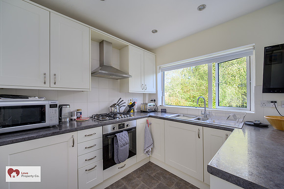 105 Hanbury Road-13