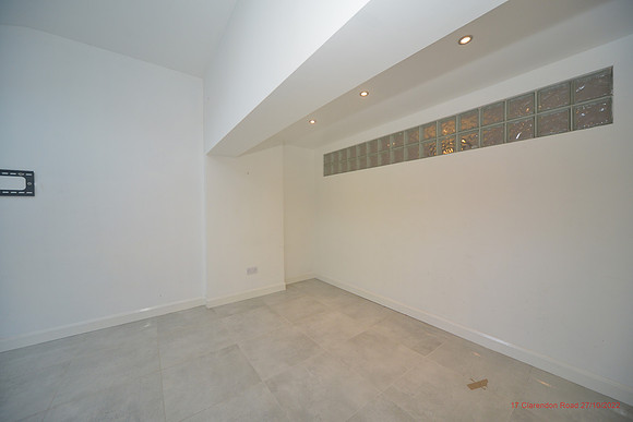 17 Clarendon Road Inventory Oct 2022 079